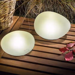 Découvrez les caractéristiques de l'article Lampe solaire décorative Duo Pierre, boite de 2 La boite contient 2 lampes en ver ...