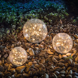 Découvrez les caractéristiques de l'article Lot de 3 boule solaire verre craquelé Golden Balls, 10, 12, 15 cm Vous serez cert ...