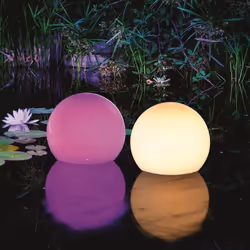 Découvrez les caractéristiques de l'article Boule solaire multicolore étanche 20 cm avec télécommande, boite de 2 Ces 2 boule ...