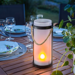 Décorative et d'aspect classique Esthétique le jour, pleine d'ambiance la nuit : la lanterne solaire "Jasmin" au design recti ...