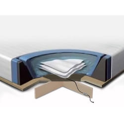 Beliani - Kit complet pour lit à eau 160x200 cm - Matelas à eau - cadre en mousse - housse - 2 x chauffages - podium - conditionneur
