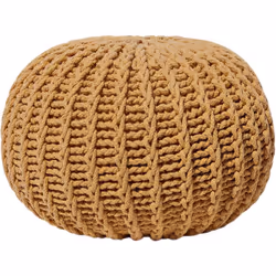 Coussin de sol. Pour rajouter un petit plus à votre décoration, ce pouf rond tricoté en gros fils de coton est très confortab ...