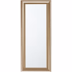 Miroir rectangulaire au style baroque doré. Ce miroir décoratif dégage un look élégant grâce à des ornements en filigrane. La ...