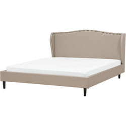 Lit Double en Tissu Beige 180 x 200 cm avec Haute Tête de Lit Cloutée Elégant et Minimaliste pour Chambre au Style Transitionnel ou Classique Beliani