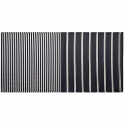 Tapis rectangulaire moderne et élégant. Ce tapis d'intérieur et d'extérieur constitue un magnifique décor pour tout type de d ...