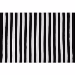 Tapis d'extérieur moderne au motif rayure noire et blanche. Ce tapis d'extérieur apportera de la modernité à tout espace plei ...
