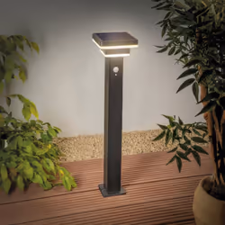 Bien protégé - le lampadaire solaire Lucca avec capteur PIR (86 cm) Comme un chapeau chic, le lampadaire solaire Lucca porte ...