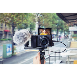 Sony α 6400 + SELP1650 MILC 24,2 MP CMOS 6000 x 4000 pixels Noir