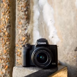 Canon EOS M50 + EF-M 15-45mm IS STM MILC 24,1 MP CMOS 6000 x 4000 pixels Noir - Vue supplémentaire 7