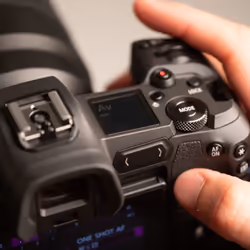 Canon EOS R + EF to RF adapter Boîtier MILC 30,3 MP CMOS 6720 x 4480 pixels Noir - Vue supplémentaire 7