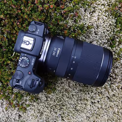 Canon EOS RP + RF 24-240mm f/4-6.3 IS USM MILC 26,2 MP CMOS 6240 x 4160 pixels Noir - Vue supplémentaire 7