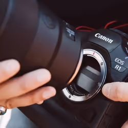 Canon EOS R1 Boîtier MILC 24,2 MP CMOS 6000 x 4000 pixels Noir - Vue supplémentaire 12