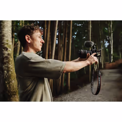 Canon EOS R6 Mark III + RF 24-105mm F4 L IS USM MILC 32,5 MP CMOS 6960 x 4640 pixels Noir - Vue supplémentaire 7