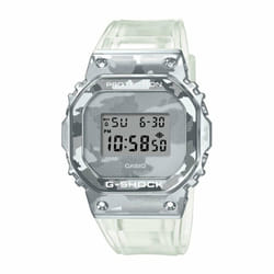 Casio GM-5600SCM-1ER montre Montre bracelet Mâle Quartz Gris, Blanc