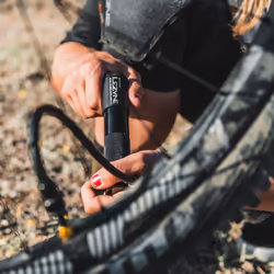 Lezyne CNC Tubeless Drive Noir Pompe à main - Vue supplémentaire 6