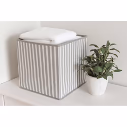 Fait de carton fort et d'un tissu de haute qualité non-tissé, qui est anti-mites, anti-moisissures, résistant à l'humidité et ...