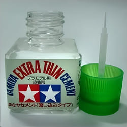 Colle extra-fluide - Tamiya - 87038 - 40 ml - Précision - Applicateur pointu