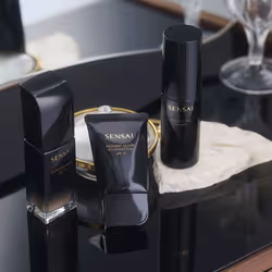 Sensai Radiant Glow Foundation SPF10 30 ml Tube Crème RG204 Honey Beige - Vue supplémentaire 4