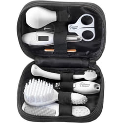 TOMMEE TIPPEE Kit de Soin Bébé Trousse Complète et Transportable Thermomètre et Ciseaux pour Bébé Pratique et Hygiénique