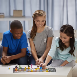 Hasbro Gaming Cluedo Junior - Jeu De Societe - Jeu De Plateau - Le Mystère Du Jouet Cassé