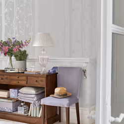 Avec ses silhouettes de feuilles stylisées et ses teintes nacrées, le papier peint Cottonwood embellit votre mur d'une touche ...