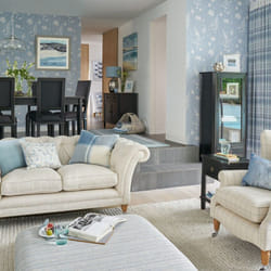 Laura Ashley - Papier peint intissé Dragonfly Garden Chalk 1005 x 52cm Bleu
