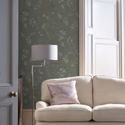 Le papier peint Elderwood Sage apporte une touche de fraîcheur à votre décoration. Les fleurs et les baies dessinées à la mai ...