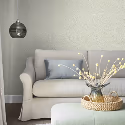 Le papier peint Little Vines apporte une touche de fraîcheur printanière à votre décoration. De délicats feuillages blancs fo ...