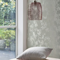 Papier peint intissé Laura Ashley Eglantine Silhouette Eau de Nil 1005 x 52cm Gris-vert argenté