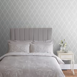 Le design du papier peint Florin est parfait pour créer des espaces glamour avec des détails subtils. Ses tonalités sauge gri ...