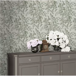 Décorez votre pièce avec ce papier peint au motif floral comme dessiné au fusain, qui habille votre mur d'une ribambelle de f ...