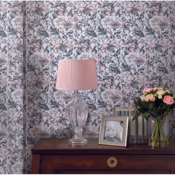 Décorez vos murs avec ce papier peint floral de style jacobin, qui réactualise un classique de la collection Laura Ashley. Un ...