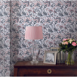 Laura Ashley - Papier peint intissé Portia Pale Slate 1005 x 52cm Gris bleuté, rose