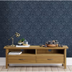 Décorez vos murs avec ce papier peint élégant au motif de paons dans toute leur splendeur, dans deux coloris contrastés de bl ...