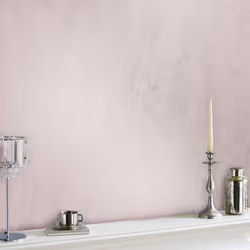 Décorez vos murs avec ce papier peint subtilement scintillant grâce aux touches mica rose, pour mettre en valeur votre mobili ...