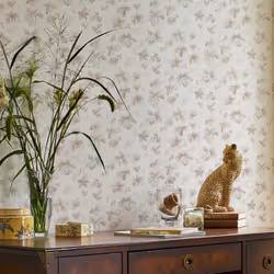 Décorez vos murs avec ce papier peint au motif de feuillage éparpillé dans des dégradés de beige et de vert d'eau. Caractéris ...