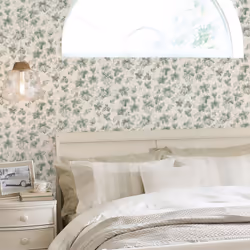 Décorez vos murs avec ce papier peint au motif de feuillage éparpillé dans des dégradés de vert. Caractéristiques du Papier P ...