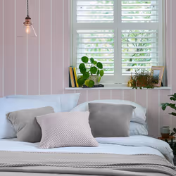 Décorez vos murs avec ce papier peint rayé de coloris parme doux. Caractéristiques du Papier Peint Laura Ashley Saltram Strip ...