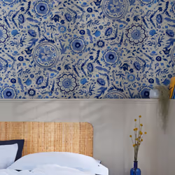 Plein de fraicheur, ce papier peint transforme vos murs en un véritable festival de fleurs dans de très belles tonalités de b ...