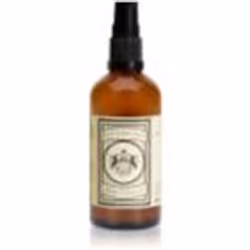 Le produit après rasage Dear Barber Post Shave Balm apaise la peau de votre visage et lui permet de se régénérer.