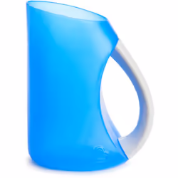 Finies les larmes, rien que du plaisir : le récipient pour rincer le shampoing Munchkin Rinse™ Shampoo Rinser offre une ...