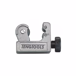 Coupe-tube Tengtools TF22 d’une longueur de 22mm. Permet la coupe à angle droit des tuyaux en cuivre et en laiton. Caractéris ...