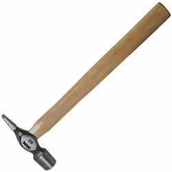 Tête à panne en travers en acier forgé à surface de frappe polie et manche en bois dur.