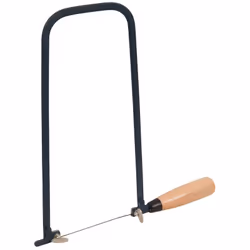 Idéale pour les coupes de précision sur des matériaux légers lorsqu'une découpe fine et longue est nécessaire. Manche en bois ...