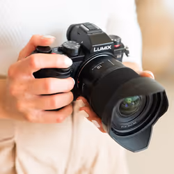 Panasonic S-S18 MILC Grand-angle Noir - Vue supplémentaire 5
