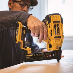 Agrafeuse DeWalt DCN681D2; 18 V; 2x2,0 Ah accu.
