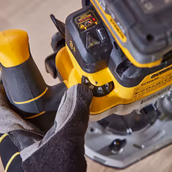 Routeur DeWalt DCW620H2-QW; 18 V; 2x5,0 Ah accu.