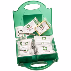 Cette trousse de premiers soins conforme aux normes BS est idéale pour les lieux de travail de petite taille ou à faible risq ...