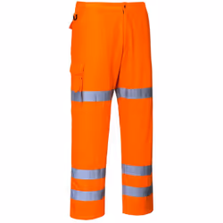 Conforme aux dernières normes de l'industrie ferroviaire, ce pantalon à poches multiples offre un excellent stockage sécurisé ...