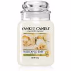 La bougie parfumée Yankee Candle Wedding Day embaume votre intérieur d’une agréable odeur et crée ainsi une atmosphère cosy d ...